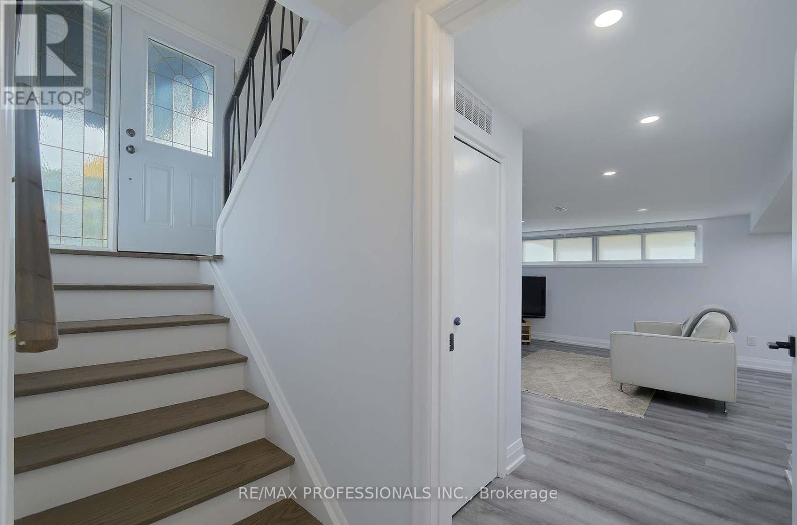 17 Beaver Bend Crescent, Toronto, Ontario  M9B 5P7 - Photo 24 - W12944140