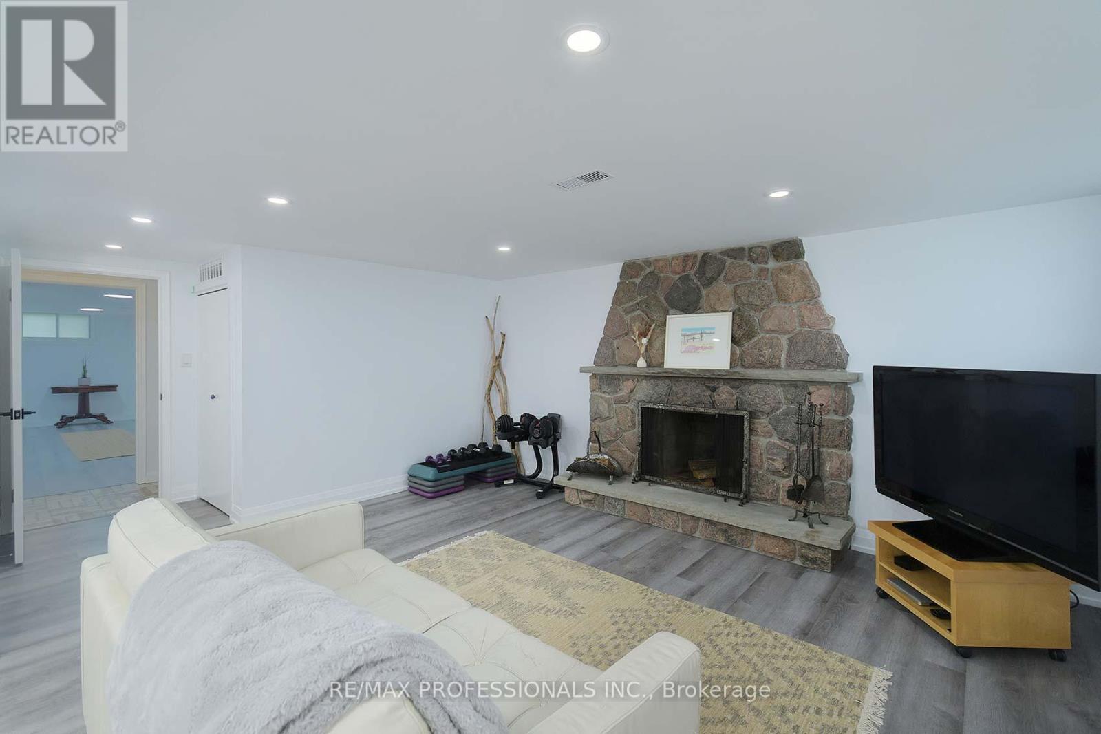 17 Beaver Bend Crescent, Toronto, Ontario  M9B 5P7 - Photo 25 - W12944140