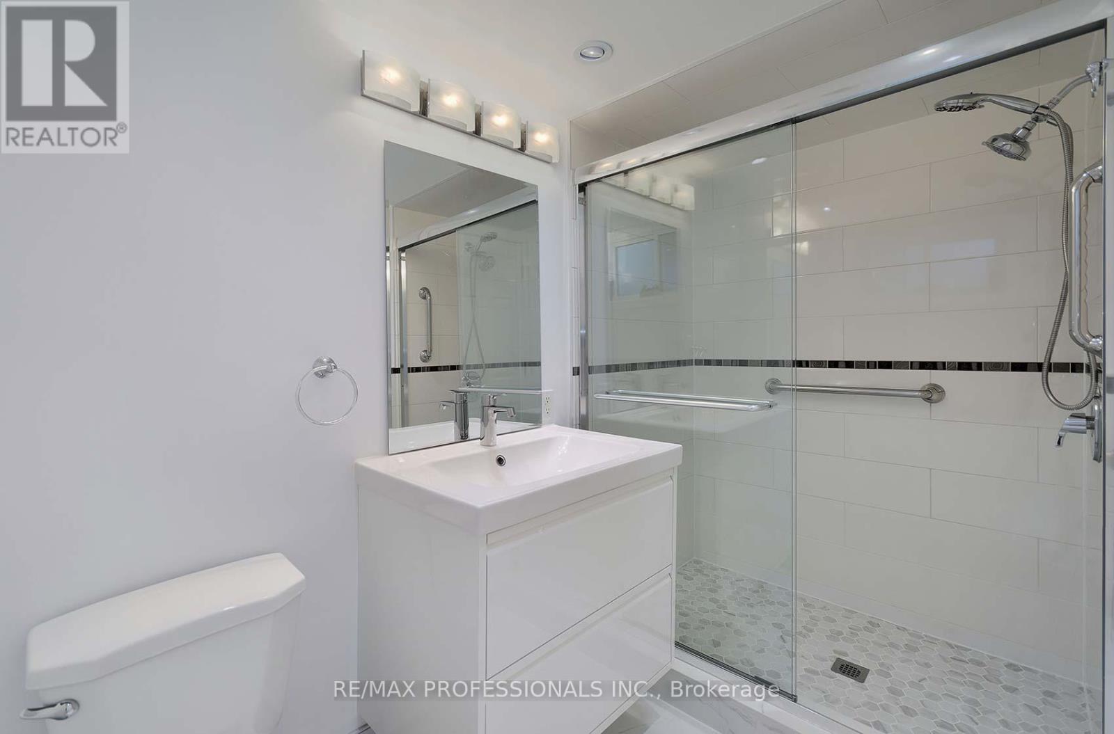 17 Beaver Bend Crescent, Toronto, Ontario  M9B 5P7 - Photo 29 - W12944140