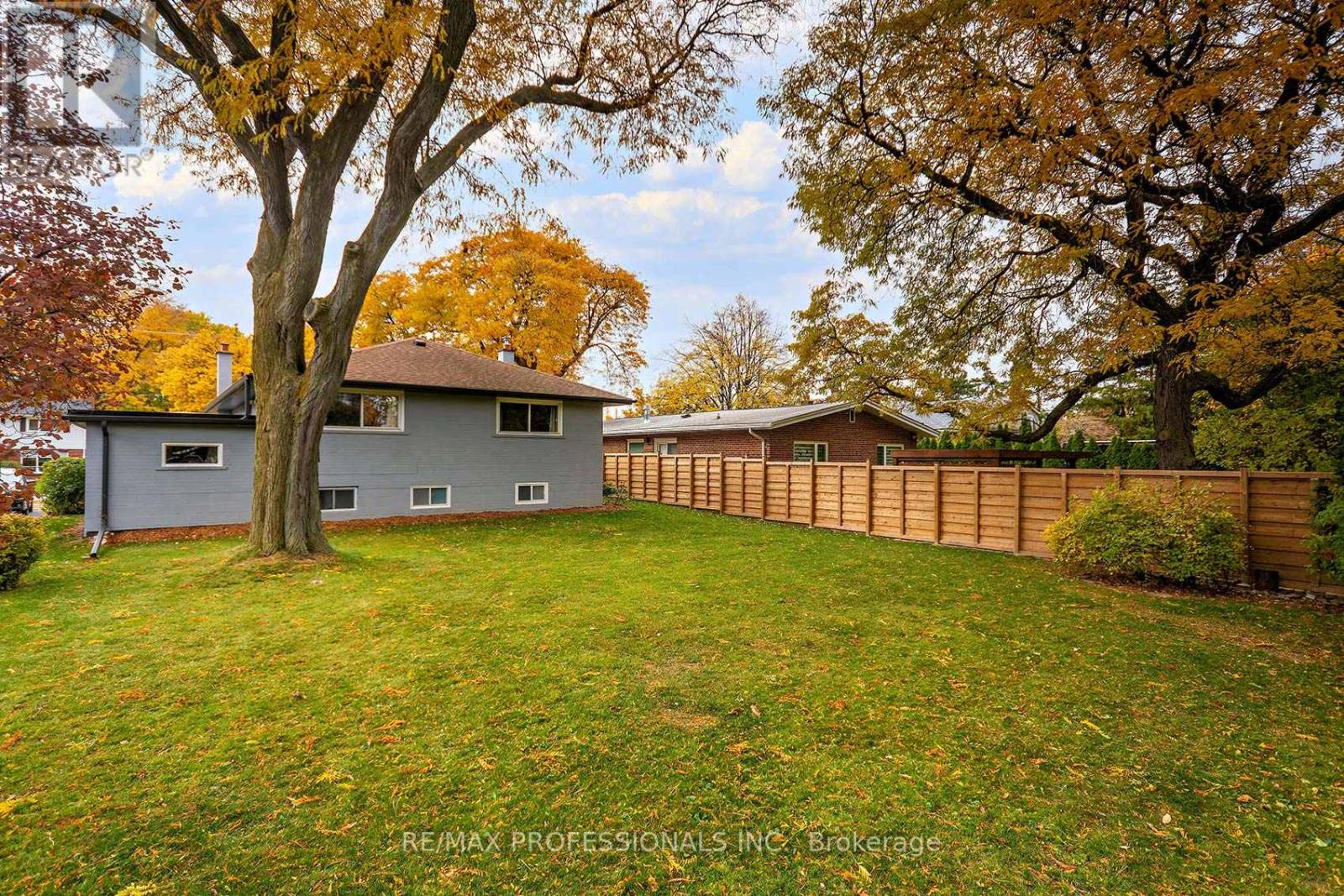 17 Beaver Bend Crescent, Toronto, Ontario  M9B 5P7 - Photo 33 - W12944140