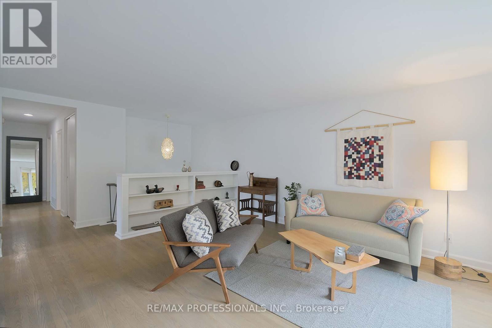 17 Beaver Bend Crescent, Toronto, Ontario  M9B 5P7 - Photo 7 - W12944140