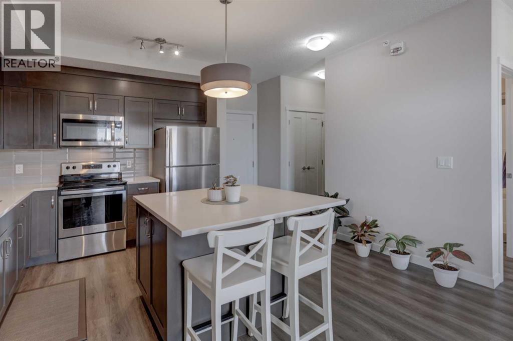 410, 30 Shawnee Common SW, Calgary, Alberta  T2R 0R1 - Photo 5 - A2294651