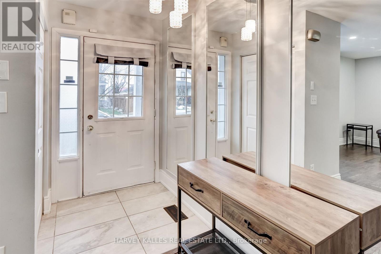 112 Wexford Avenue N, Hamilton, Ontario  L8H 4M4 - Photo 4 - X12943956