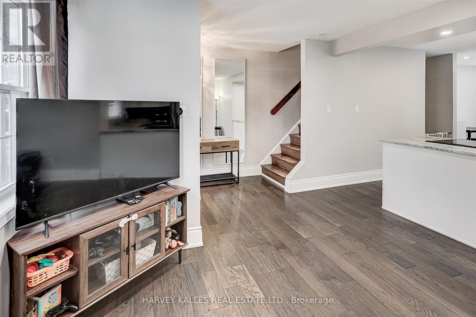 112 Wexford Avenue N, Hamilton, Ontario  L8H 4M4 - Photo 8 - X12943956