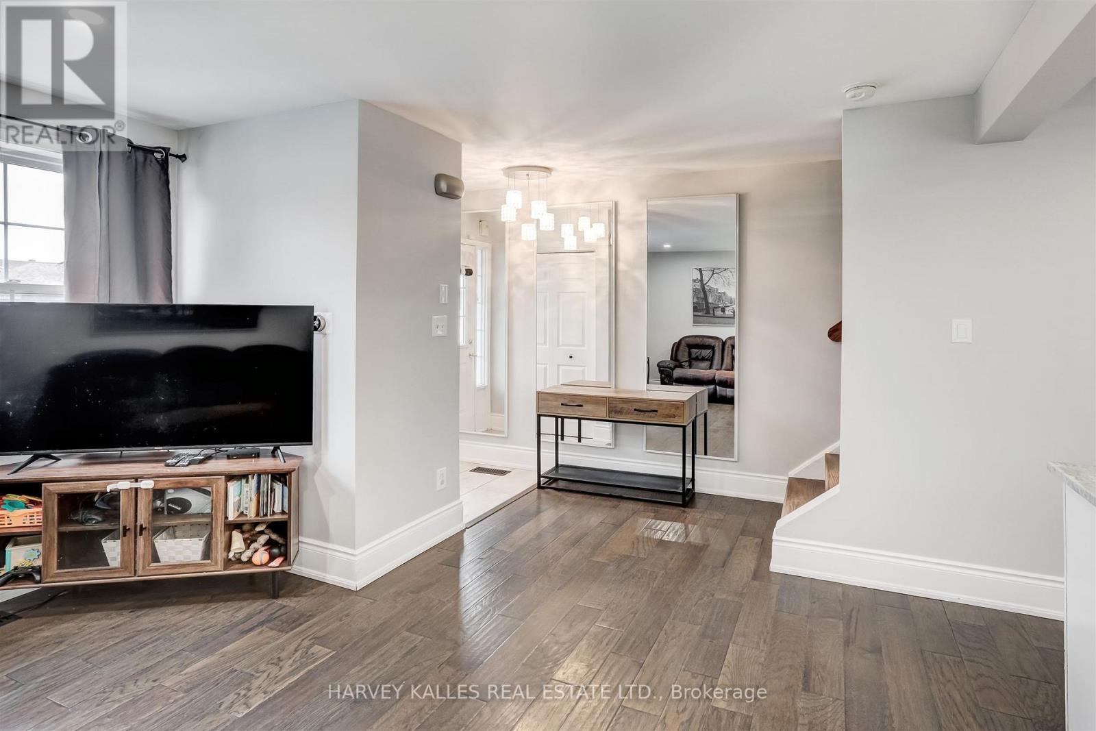 112 Wexford Avenue N, Hamilton, Ontario  L8H 4M4 - Photo 9 - X12943956