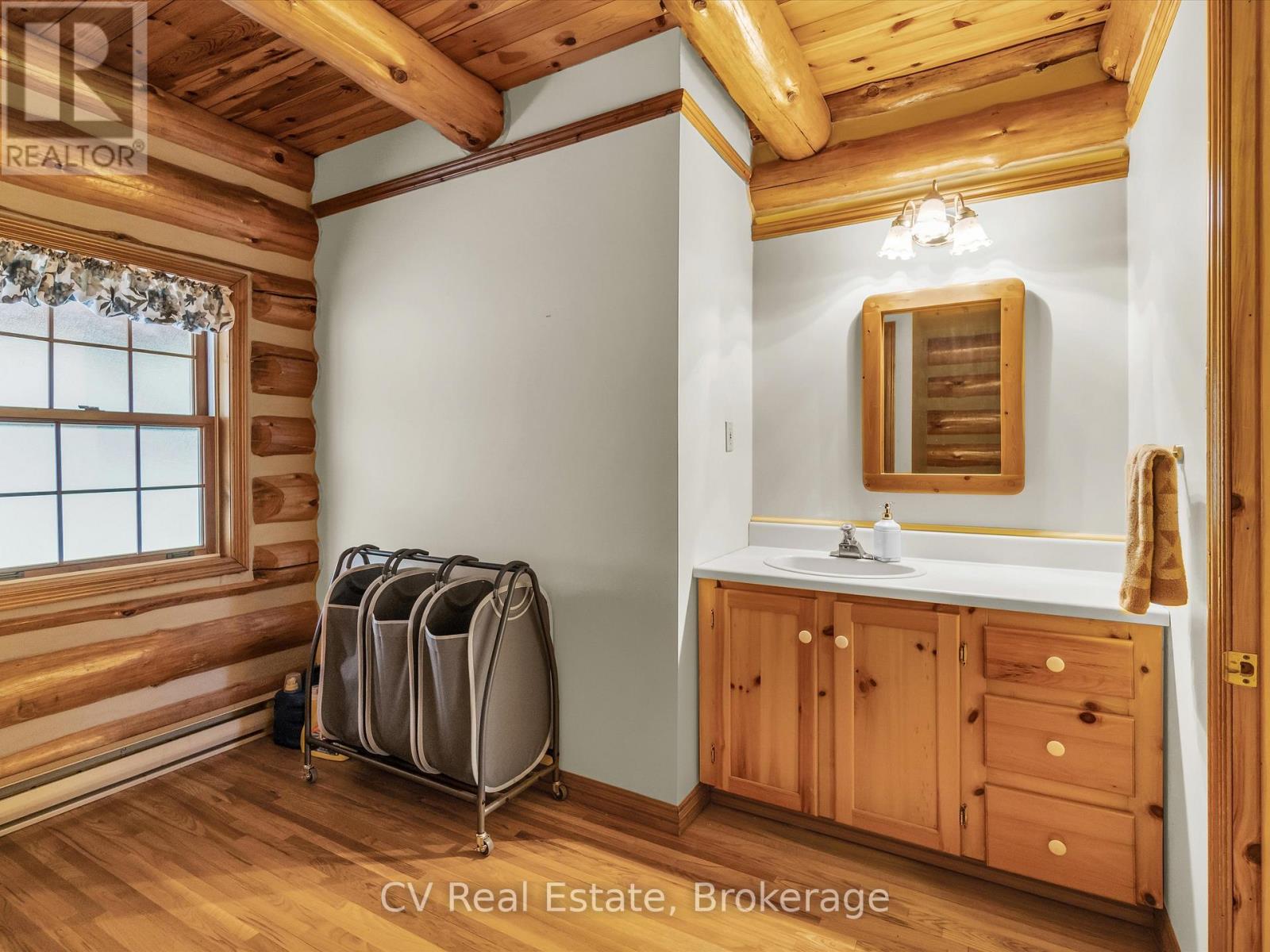 1040 Amelia Crescent, Gravenhurst (Morrison), Ontario  P0E 1G0 - Photo 32 - X12944152