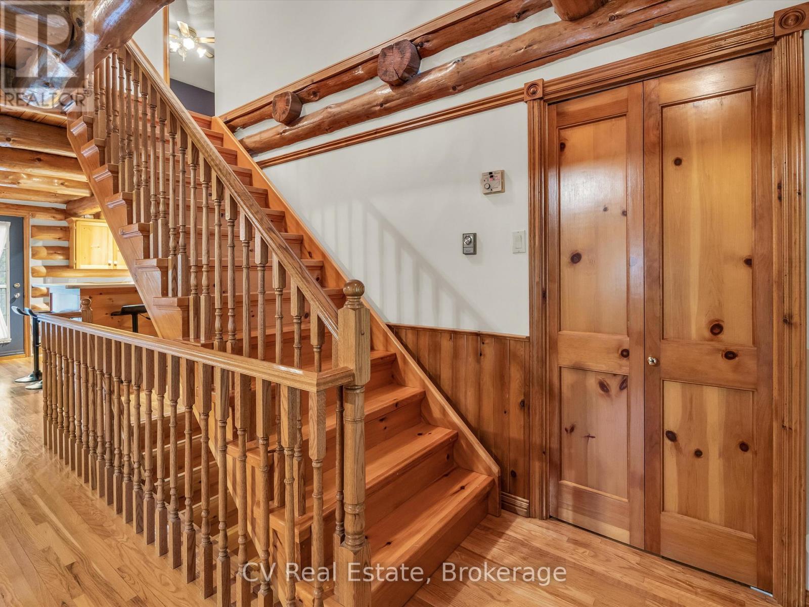 1040 Amelia Crescent, Gravenhurst (Morrison), Ontario  P0E 1G0 - Photo 34 - X12944152