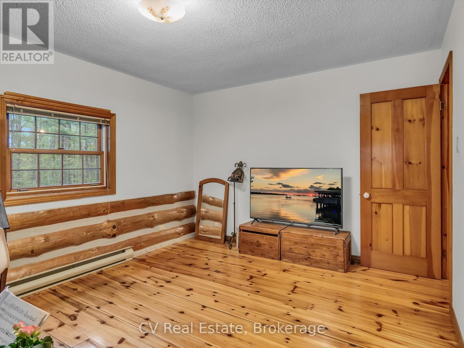 1040 Amelia Crescent, Gravenhurst (Morrison), Ontario  P0E 1G0 - Photo 39 - X12944152