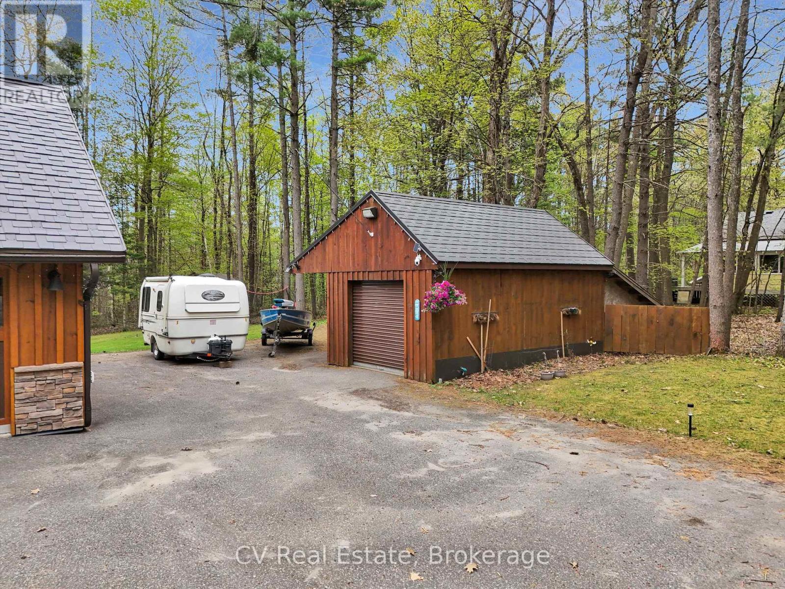 1040 Amelia Crescent, Gravenhurst (Morrison), Ontario  P0E 1G0 - Photo 5 - X12944152