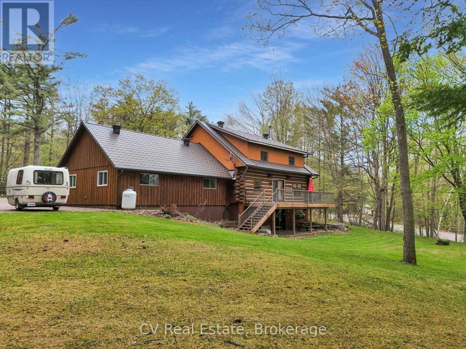 1040 Amelia Crescent, Gravenhurst (Morrison), Ontario  P0E 1G0 - Photo 8 - X12944152