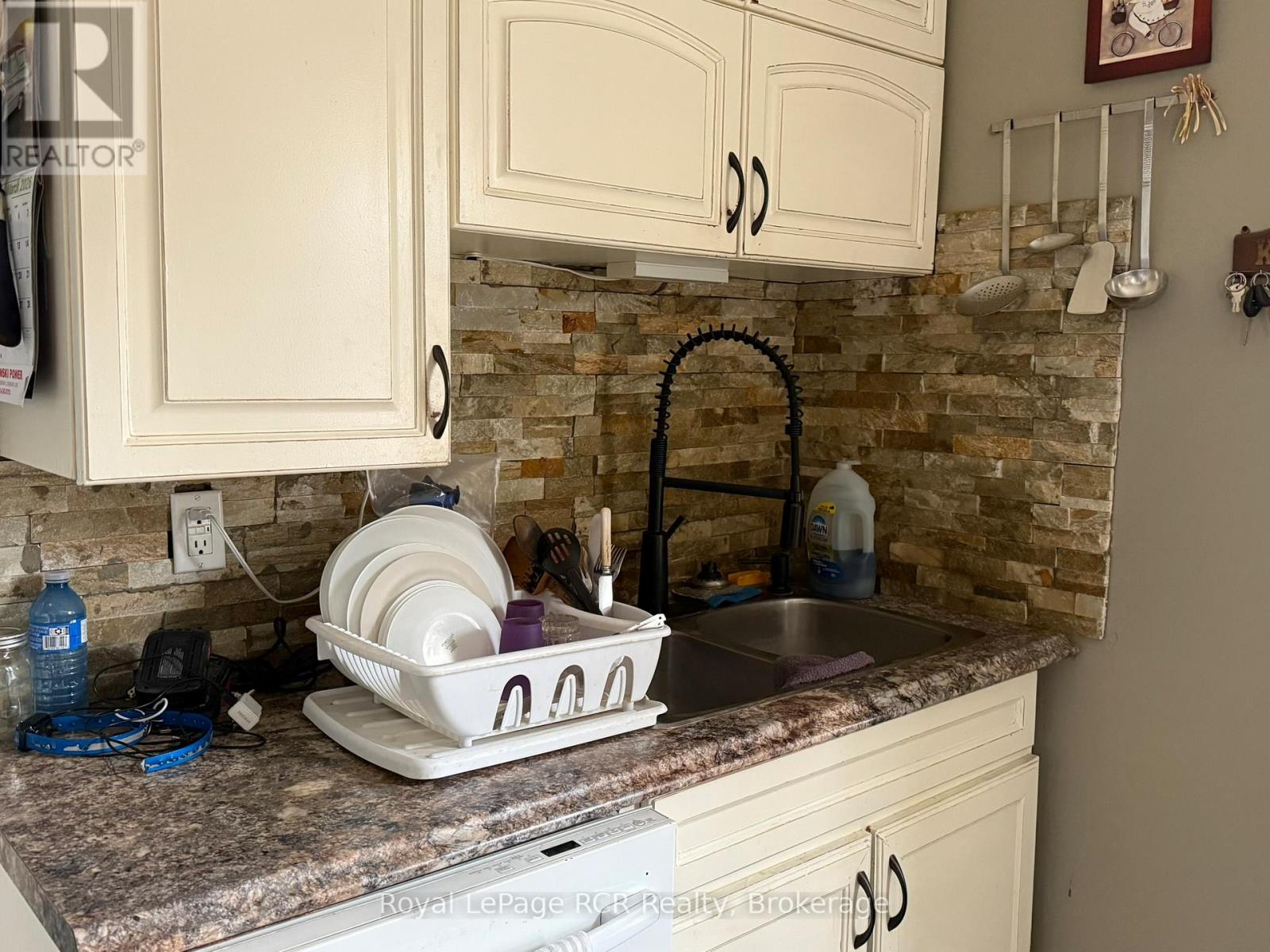 631 9th Avenue, Hanover, Ontario  N4N 2M7 - Photo 11 - X12944298