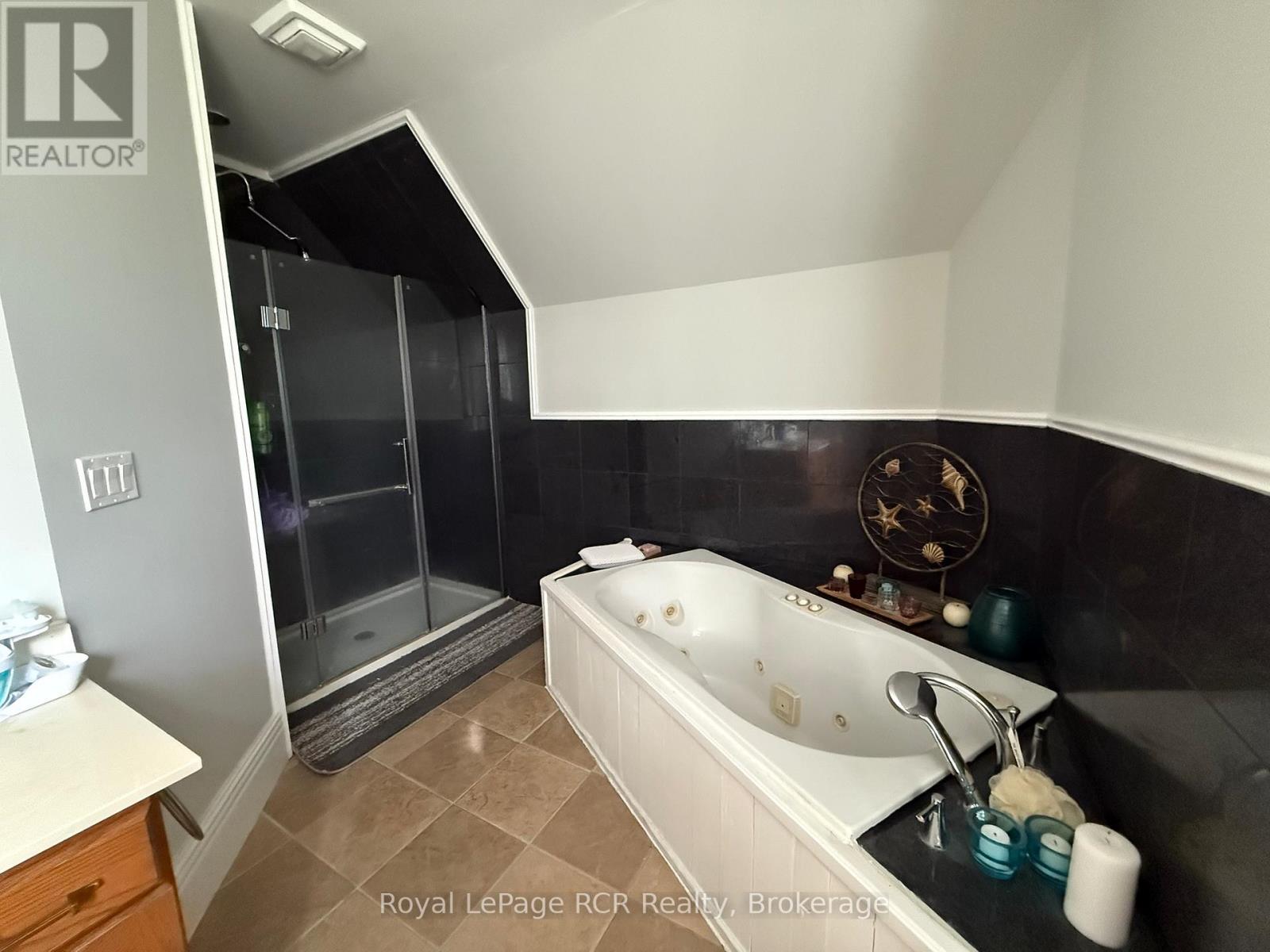 631 9th Avenue, Hanover, Ontario  N4N 2M7 - Photo 16 - X12944298