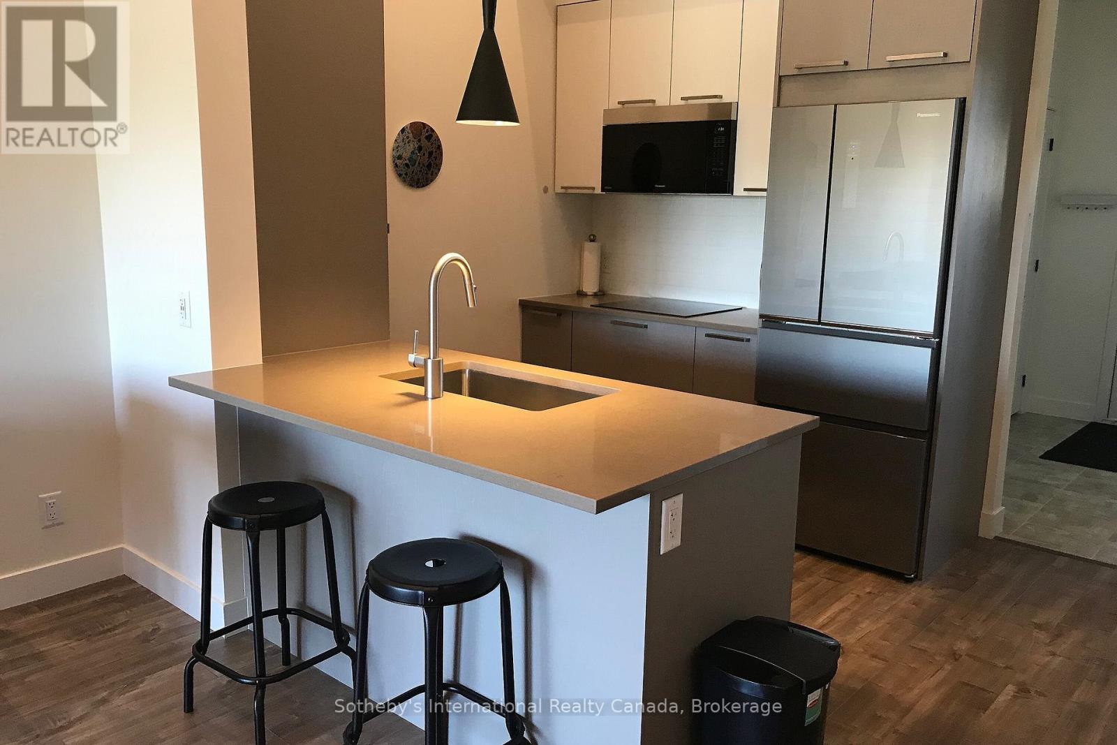 206 - 10 Beckwith Lane, Blue Mountains, Ontario  L9Y 0A4 - Photo 5 - X12944430