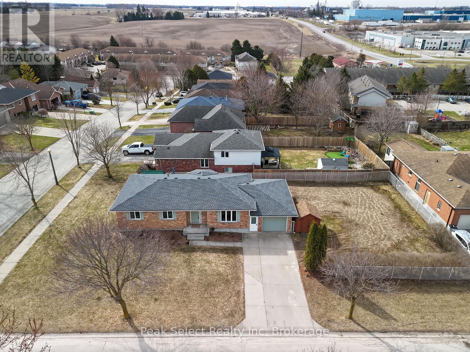 12 Meadowridge Drive, St. Marys, Ontario  N4X 1B6 - Photo 46 - X12944562