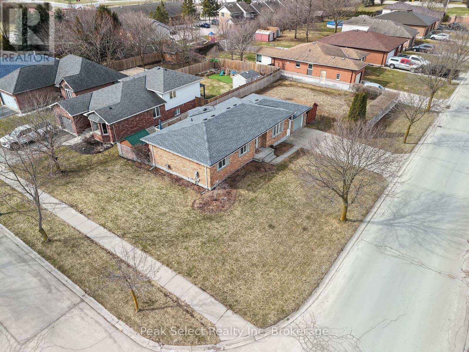 12 Meadowridge Drive, St. Marys, Ontario  N4X 1B6 - Photo 47 - X12944562