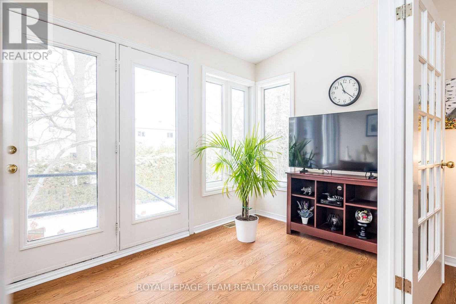 27 Pine Needles Court, Ottawa, Ontario  K2S 1G5 - Photo 8 - X12931628