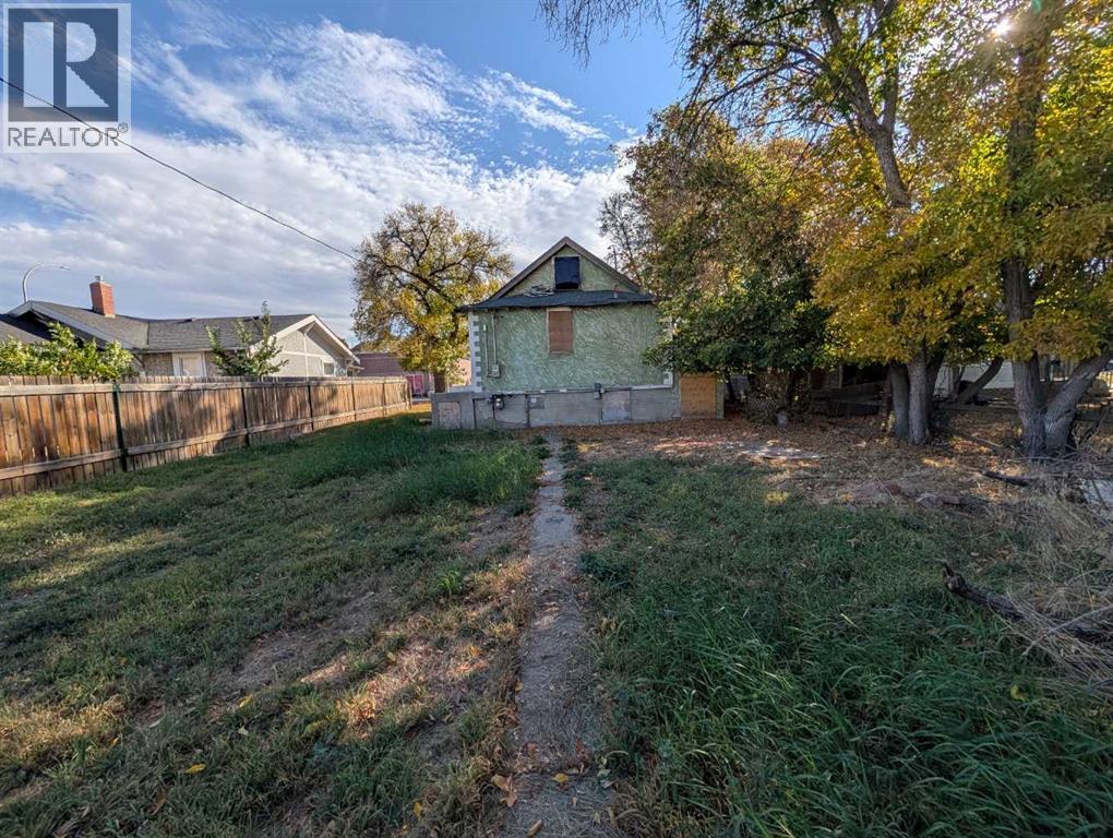 620 Spencer Street Se, Medicine Hat, Alberta  T1A 1Y7 - Photo 4 - A2297010