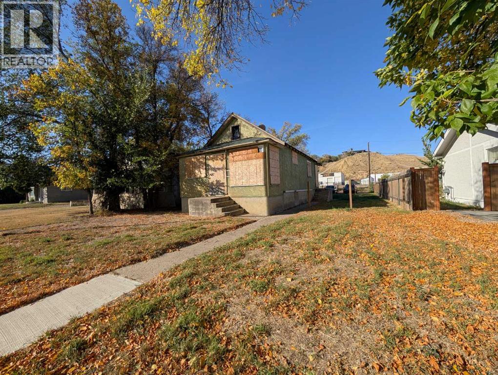 620 Spencer Street Se, Medicine Hat, Alberta  T1A 1Y7 - Photo 2 - A2297010