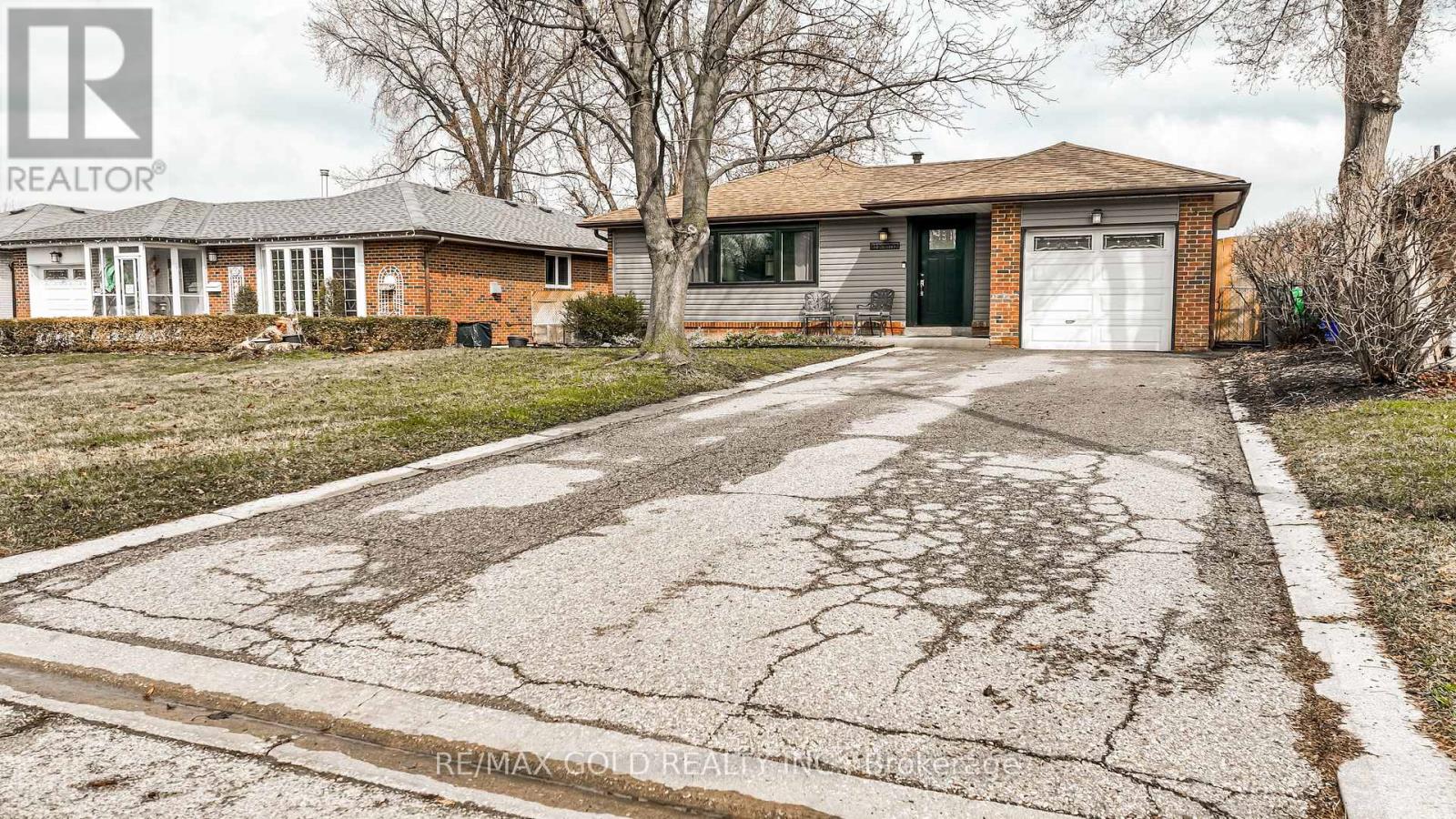 23 DUNSTER CRESCENT, Brampton, Ontario