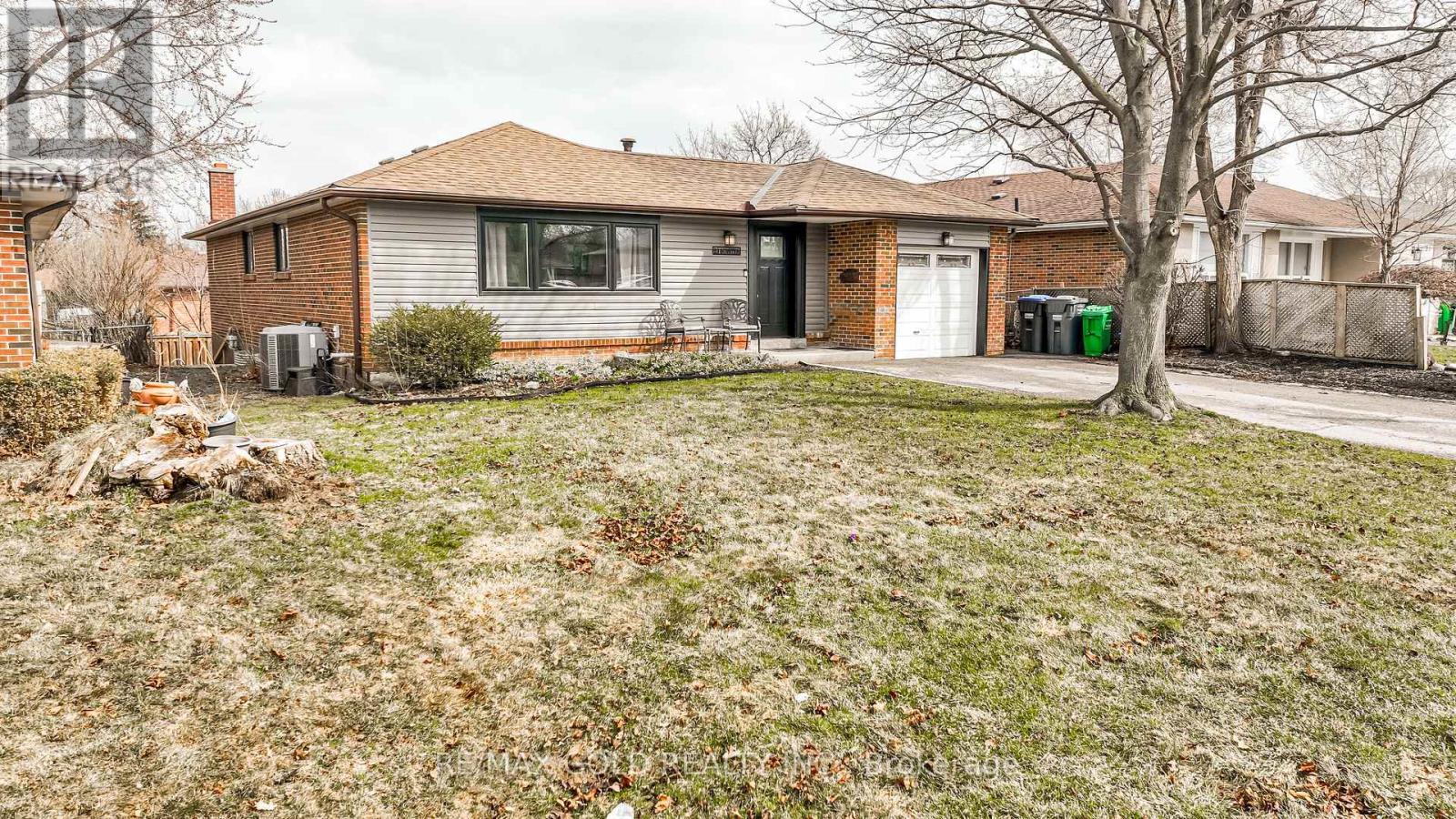 23 Dunster Crescent, Brampton, Ontario  L6T 3J8 - Photo 3 - W12944126