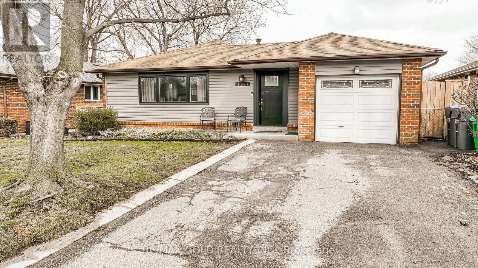 23 Dunster Crescent, Brampton, Ontario  L6T 3J8 - Photo 2 - W12944126