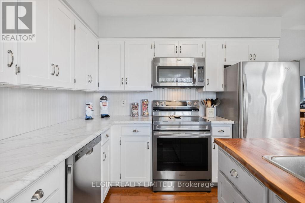 3134 Queen Street, Brooke-Alvinston, Ontario  N0N 1K0 - Photo 10 - X12944346