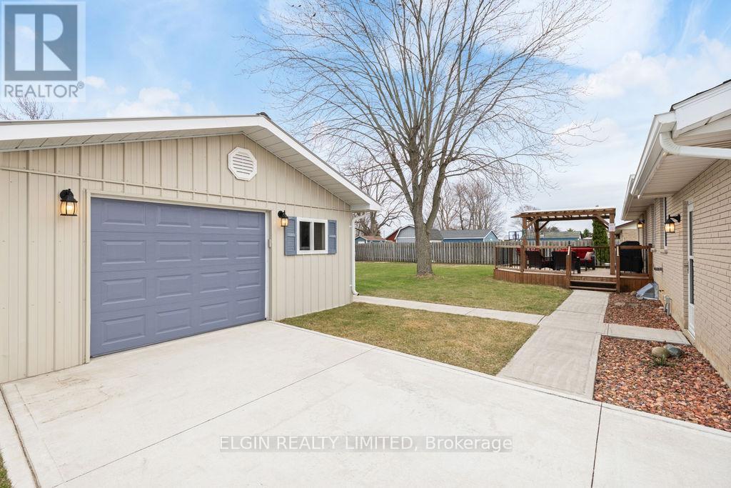 3134 Queen Street, Brooke-Alvinston, Ontario  N0N 1K0 - Photo 22 - X12944346