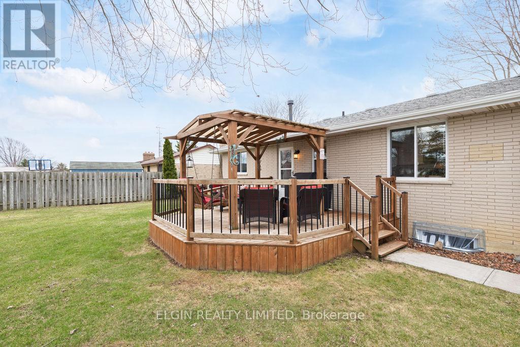 3134 Queen Street, Brooke-Alvinston, Ontario  N0N 1K0 - Photo 24 - X12944346