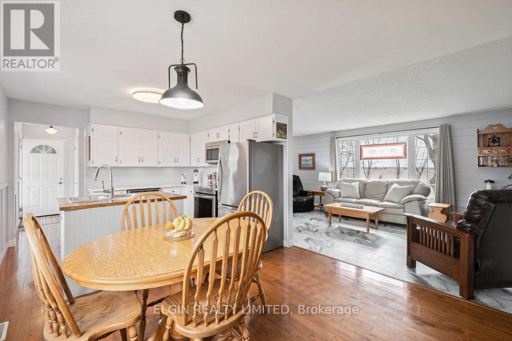 3134 Queen Street, Brooke-Alvinston, Ontario  N0N 1K0 - Photo 8 - X12944346