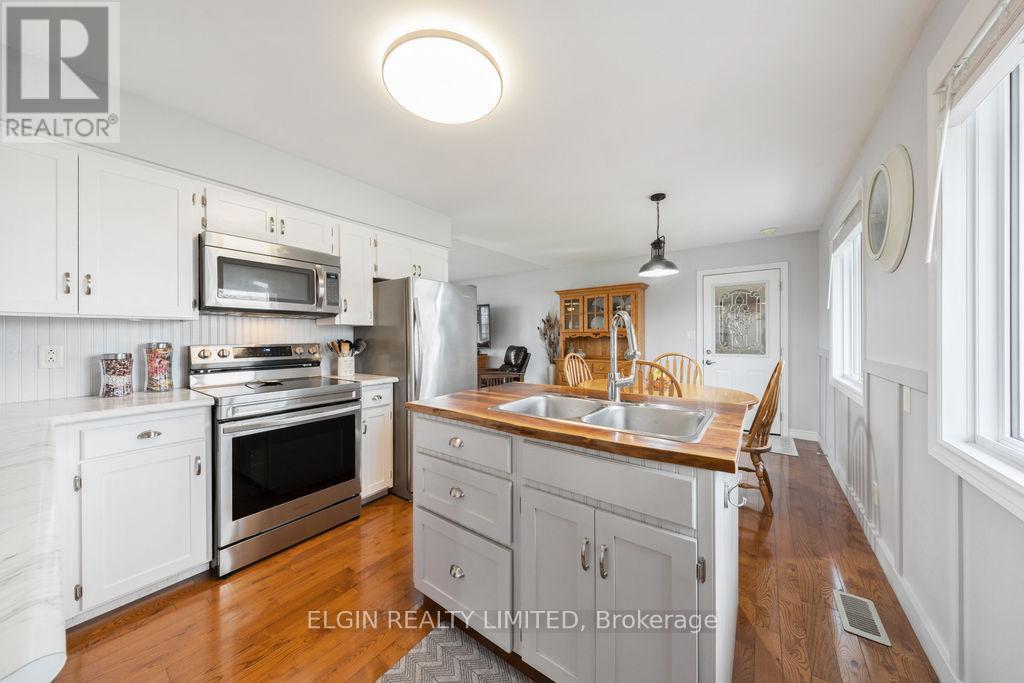 3134 Queen Street, Brooke-Alvinston, Ontario  N0N 1K0 - Photo 9 - X12944346