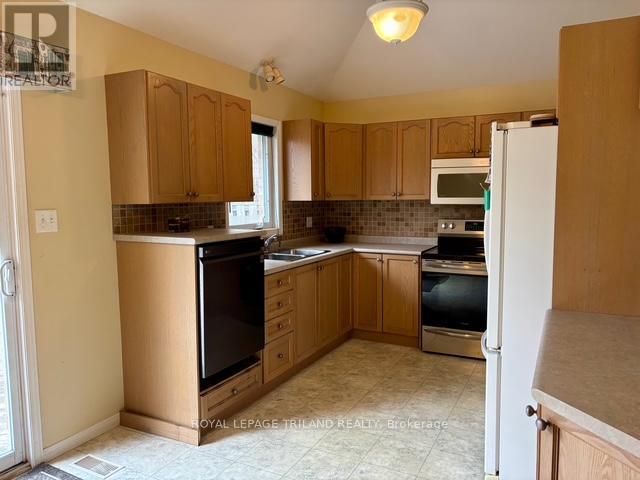 837 Silversmith Street, London North, Ontario  N6H 5T4 - Photo 3 - X12944352