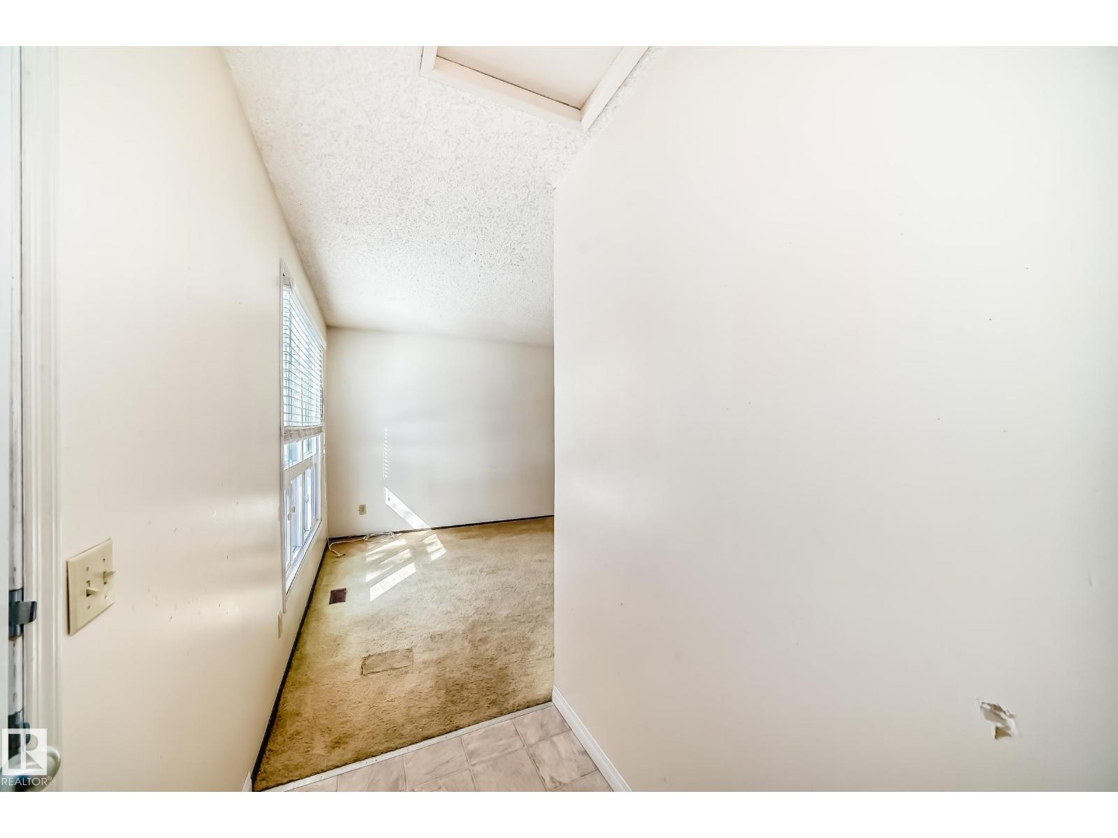 4432 33a Av Nw, Edmonton, Alberta  T6L 4W8 - Photo 4 - E4479996