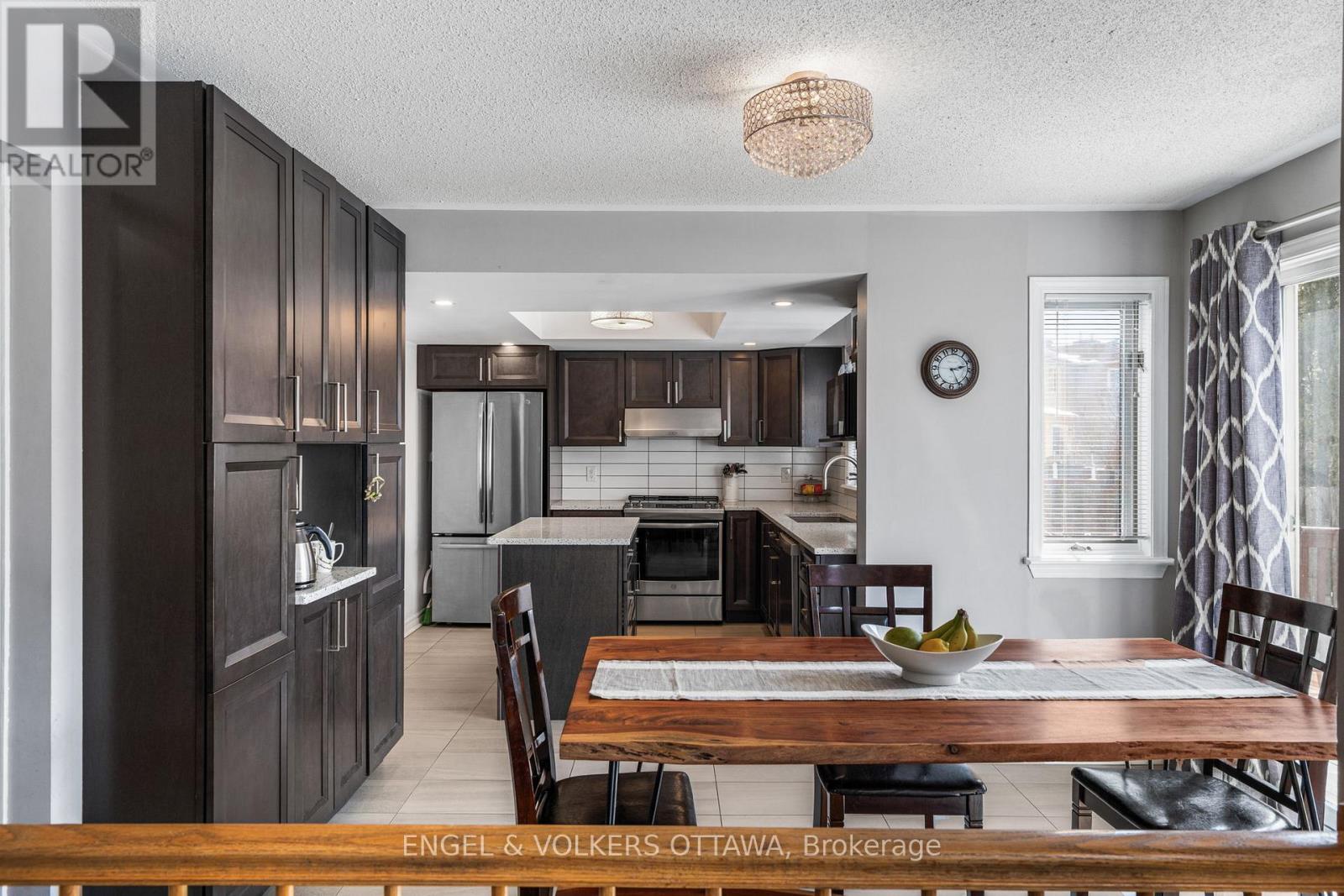 17 Hunterswood Crescent, Ottawa, Ontario  K1G 5V1 - Photo 10 - X12944398