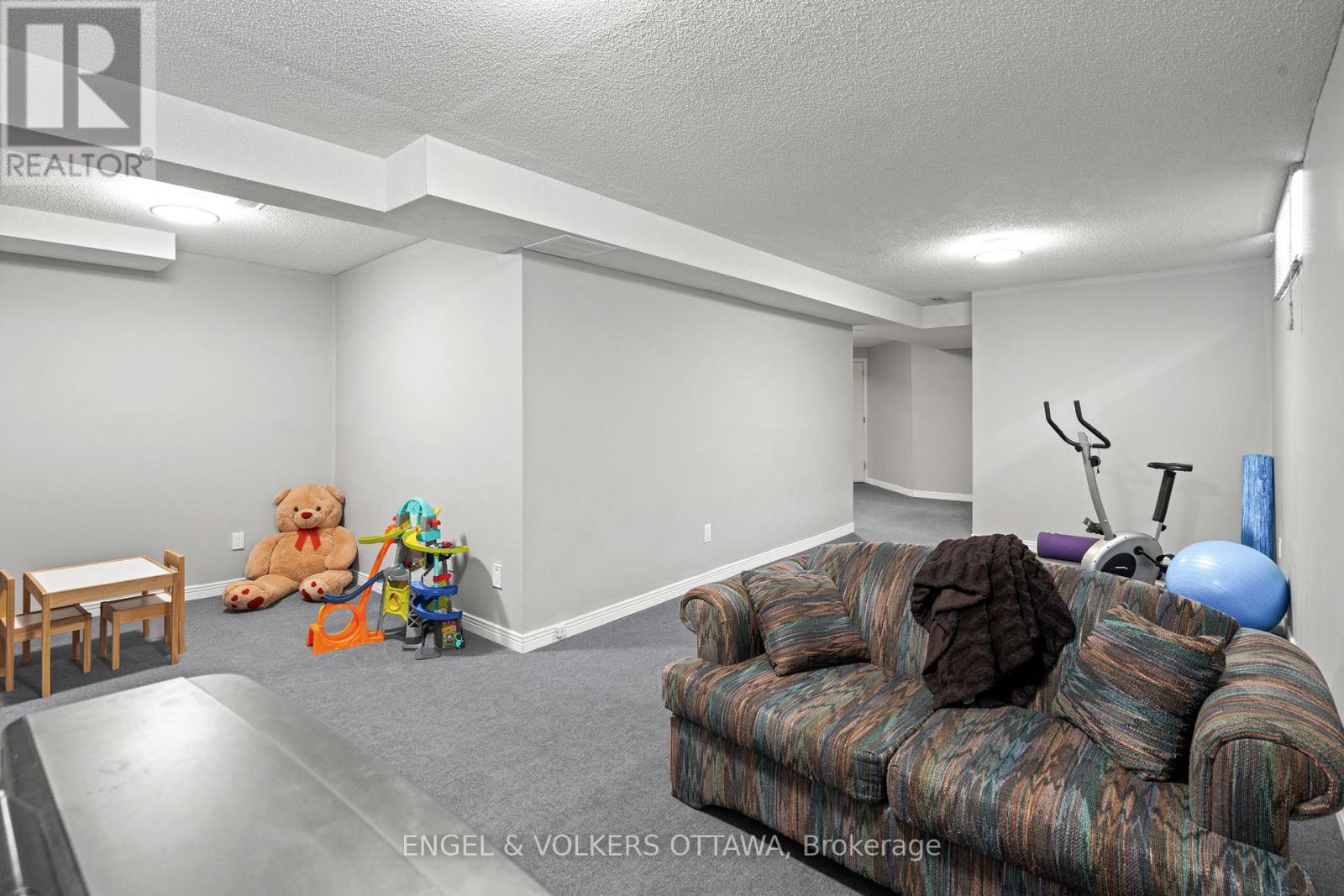 17 Hunterswood Crescent, Ottawa, Ontario  K1G 5V1 - Photo 35 - X12944398