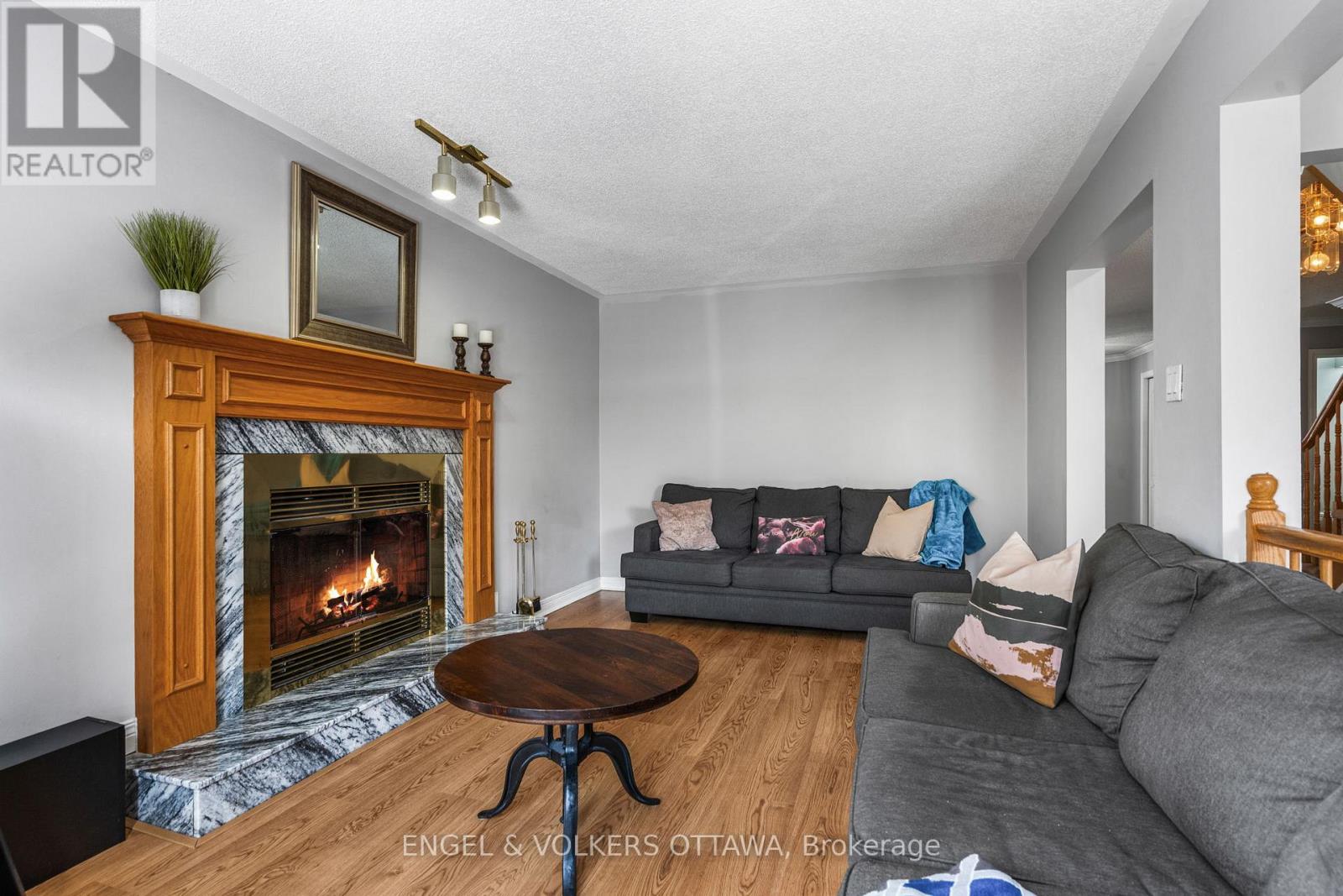 17 Hunterswood Crescent, Ottawa, Ontario  K1G 5V1 - Photo 6 - X12944398