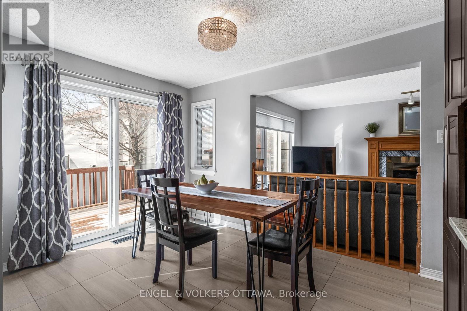 17 Hunterswood Crescent, Ottawa, Ontario  K1G 5V1 - Photo 9 - X12944398