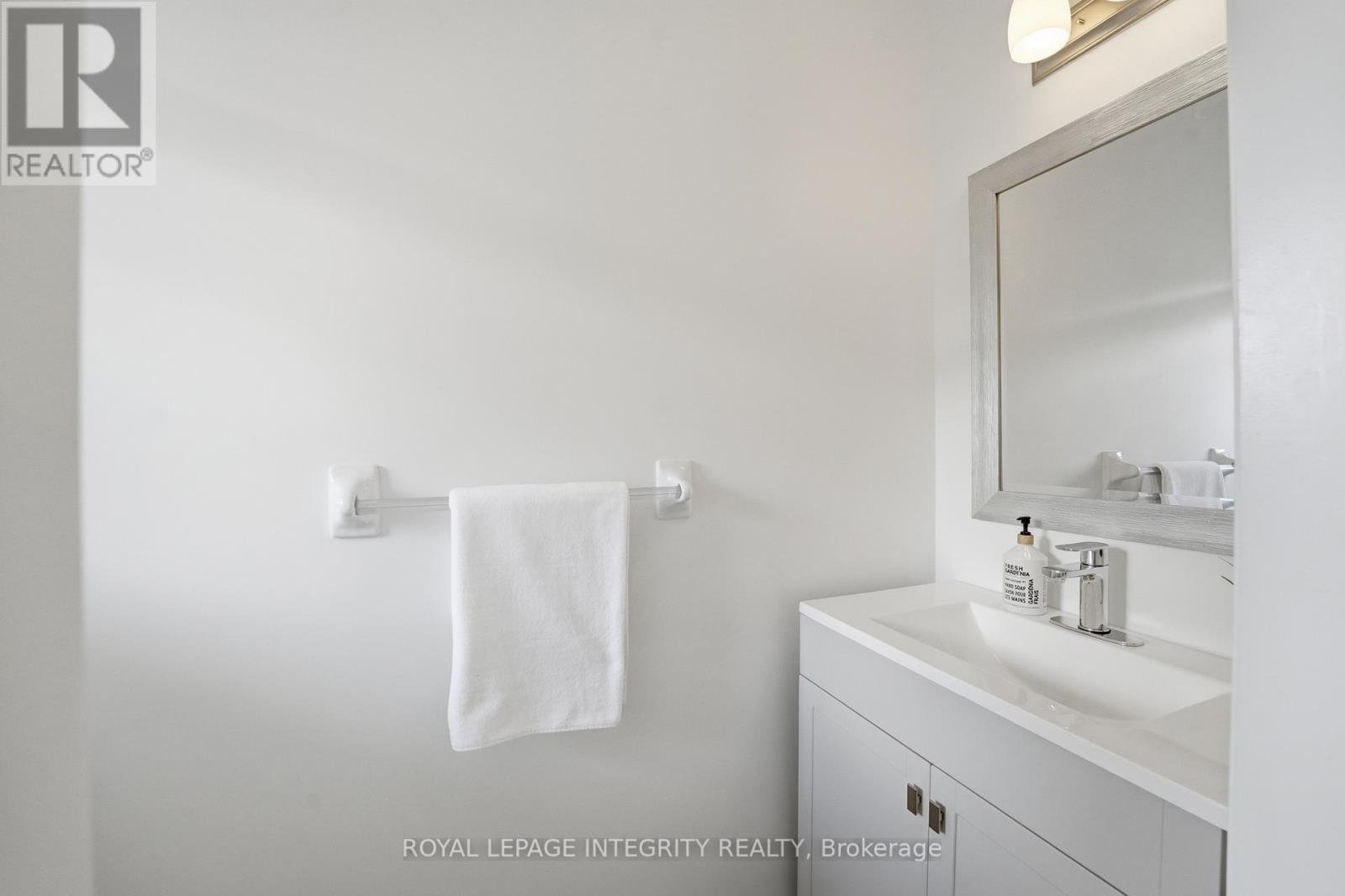 260 Deerfox Drive, Ottawa, Ontario  K2J 4Z2 - Photo 4 - X12944464