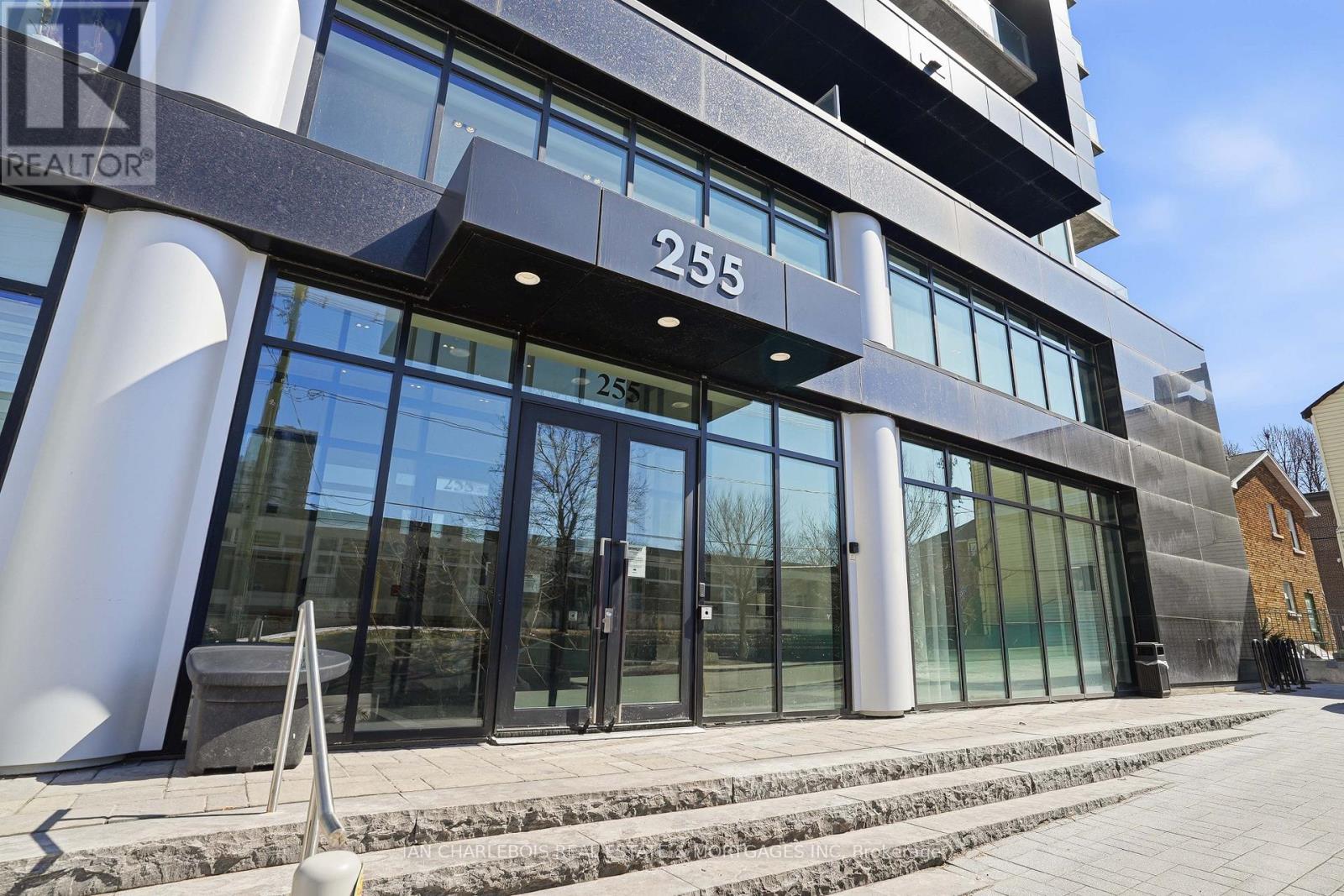 1701 - 255 Bay Street, Ottawa, Ontario  K1R 0C5 - Photo 2 - X12944510