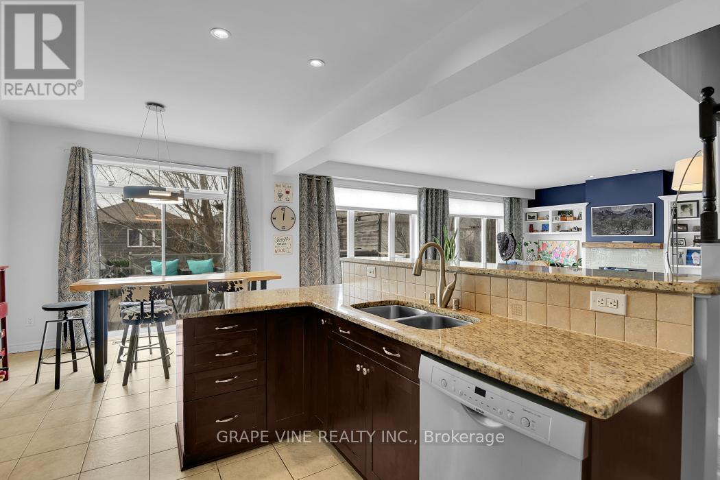 517 Overland Drive, Ottawa, Ontario  K2S 0C2 - Photo 9 - X12944622