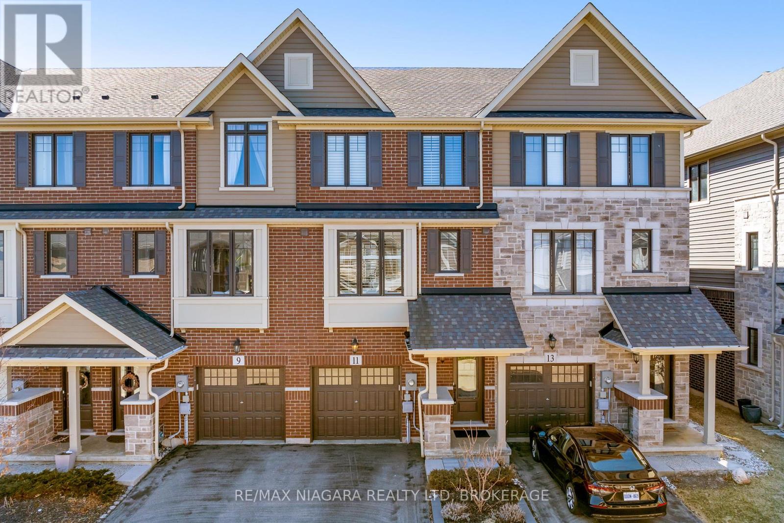 11 Walters Lane, Grimsby, Ontario  L3M 0H2 - Photo 2 - X12944282