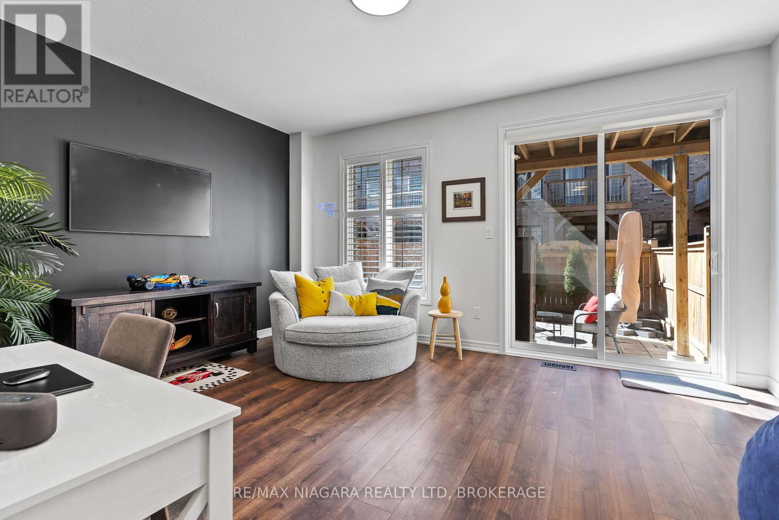 11 Walters Lane, Grimsby, Ontario  L3M 0H2 - Photo 4 - X12944282