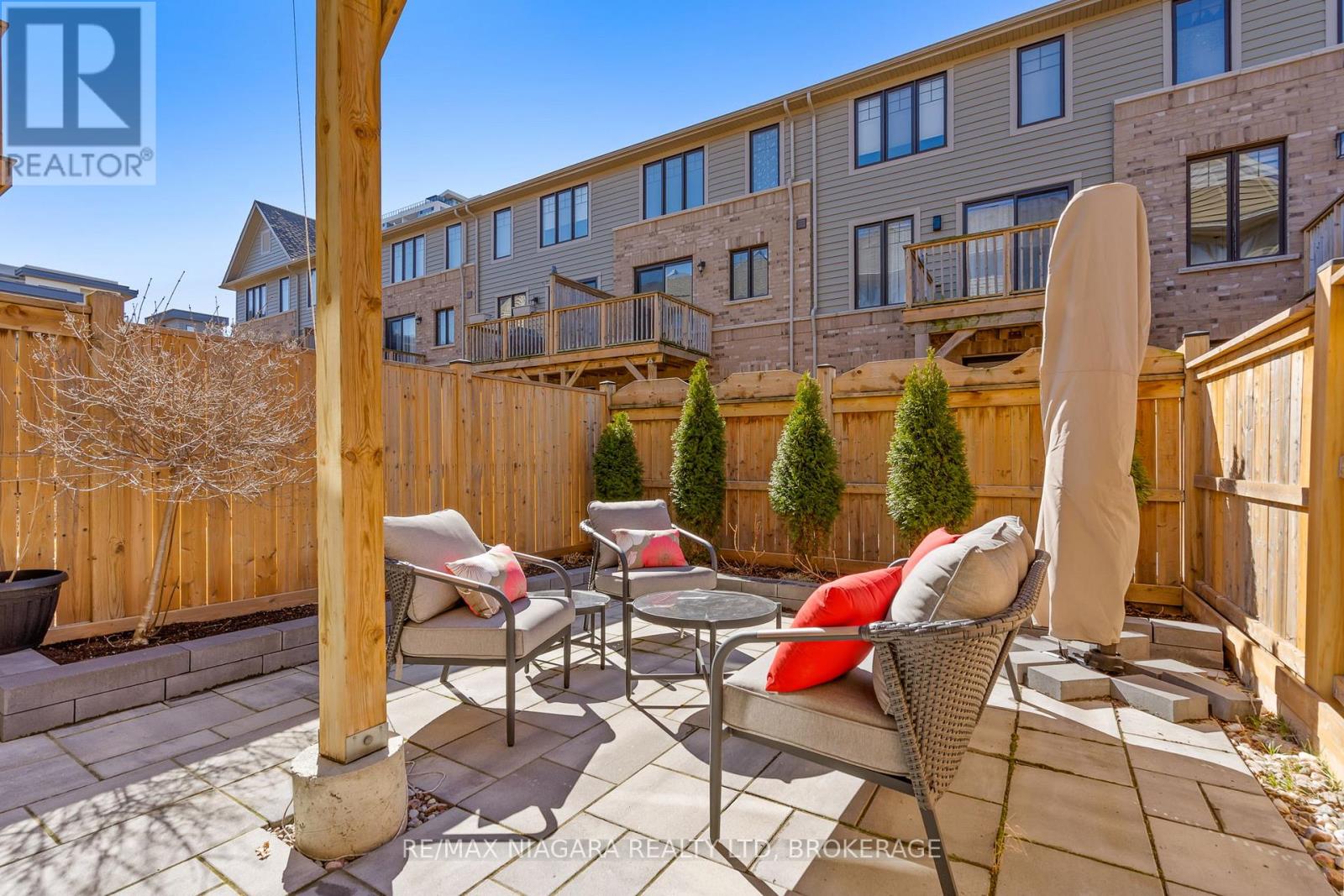 11 Walters Lane, Grimsby, Ontario  L3M 0H2 - Photo 5 - X12944282