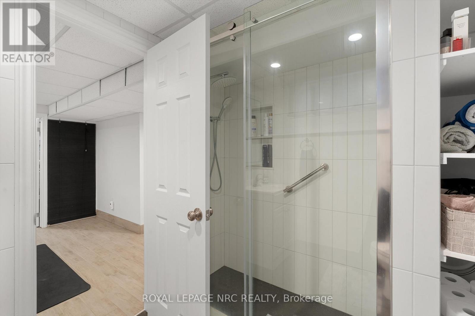 B - 393 Glendale Avenue, St. Catharines, Ontario  L2T 1C5 - Photo 28 - X12944488