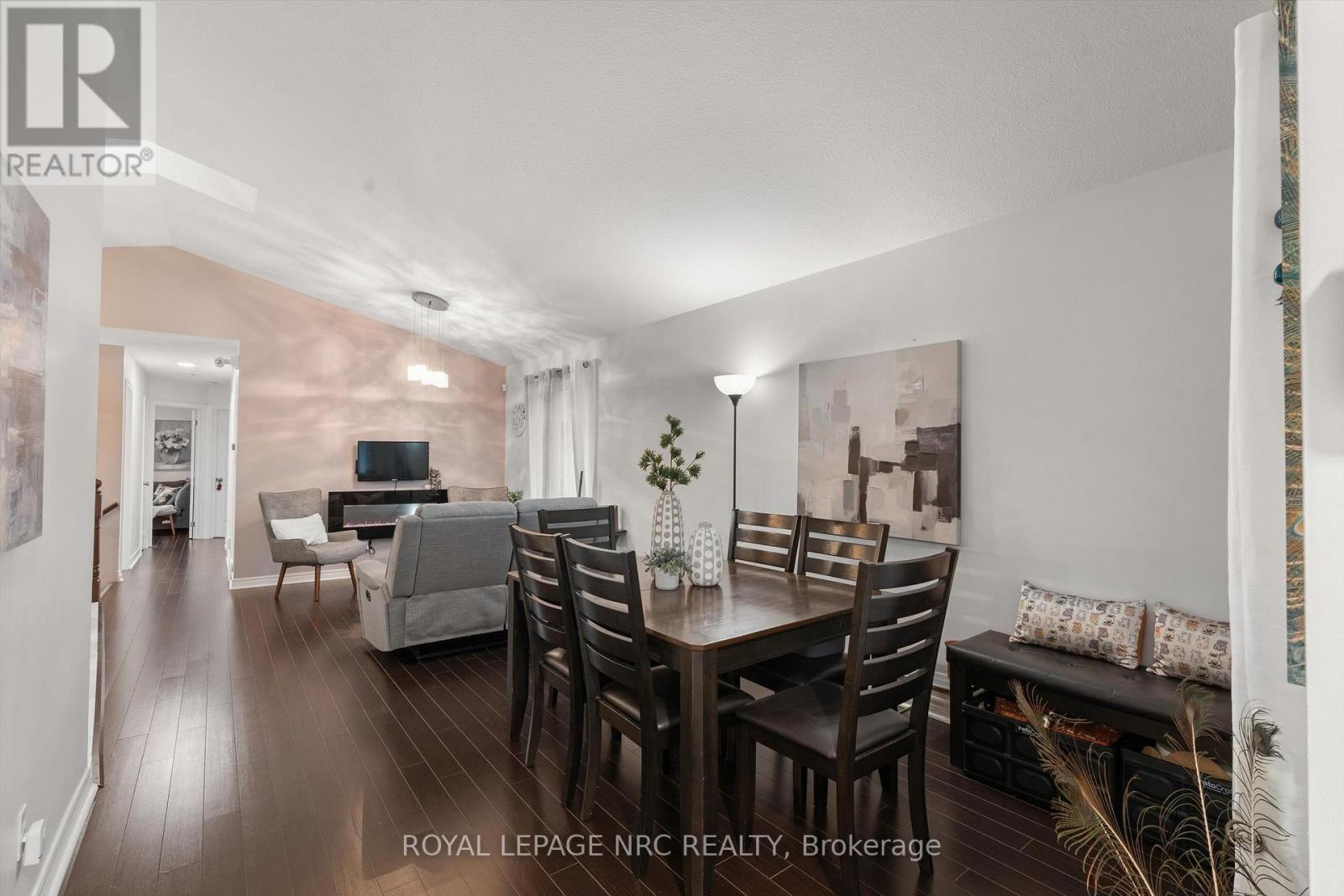 B - 393 Glendale Avenue, St. Catharines, Ontario  L2T 1C5 - Photo 4 - X12944488