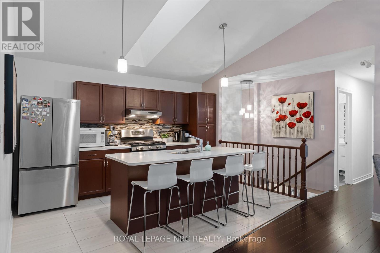 B - 393 Glendale Avenue, St. Catharines, Ontario  L2T 1C5 - Photo 6 - X12944488