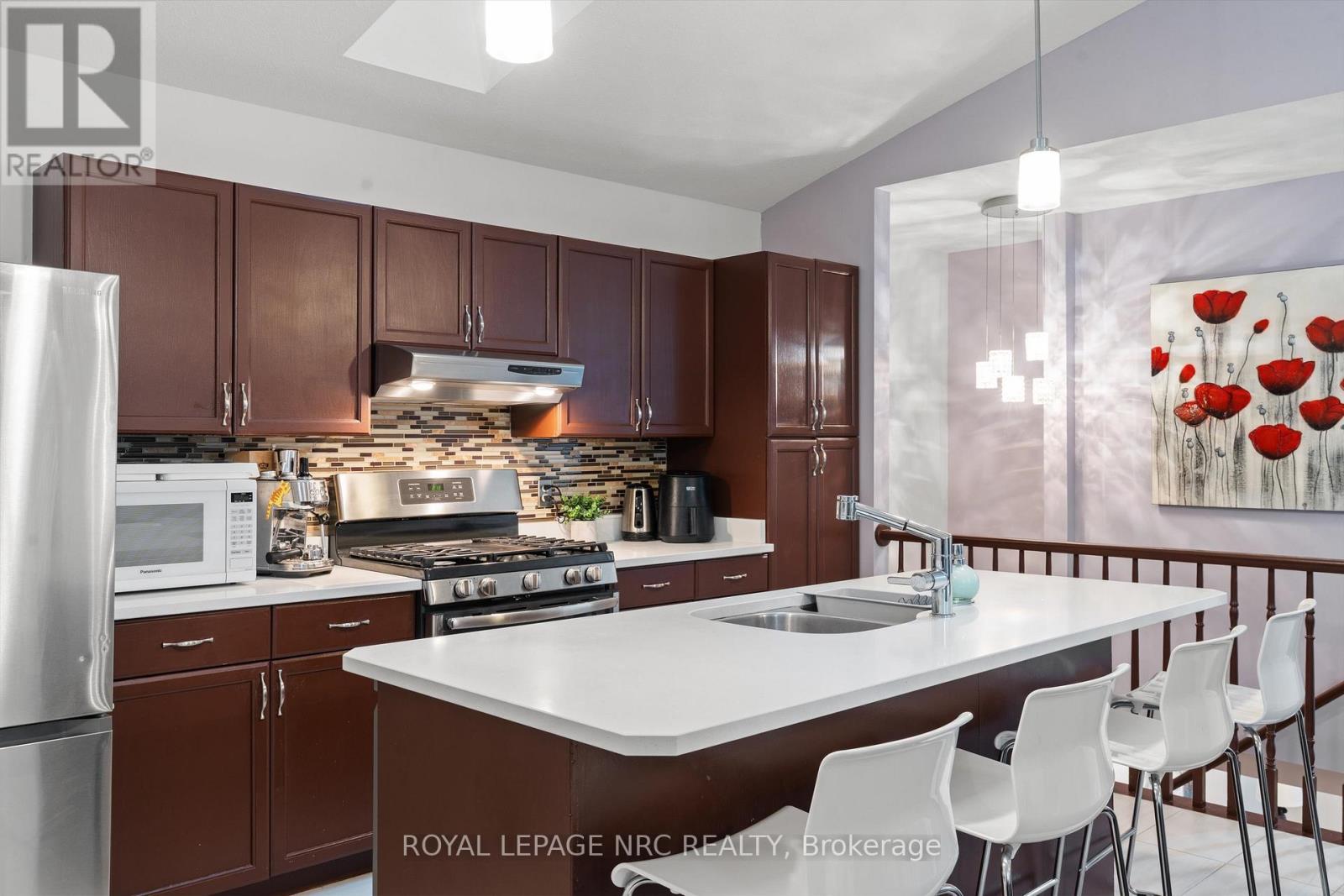 B - 393 Glendale Avenue, St. Catharines, Ontario  L2T 1C5 - Photo 7 - X12944488