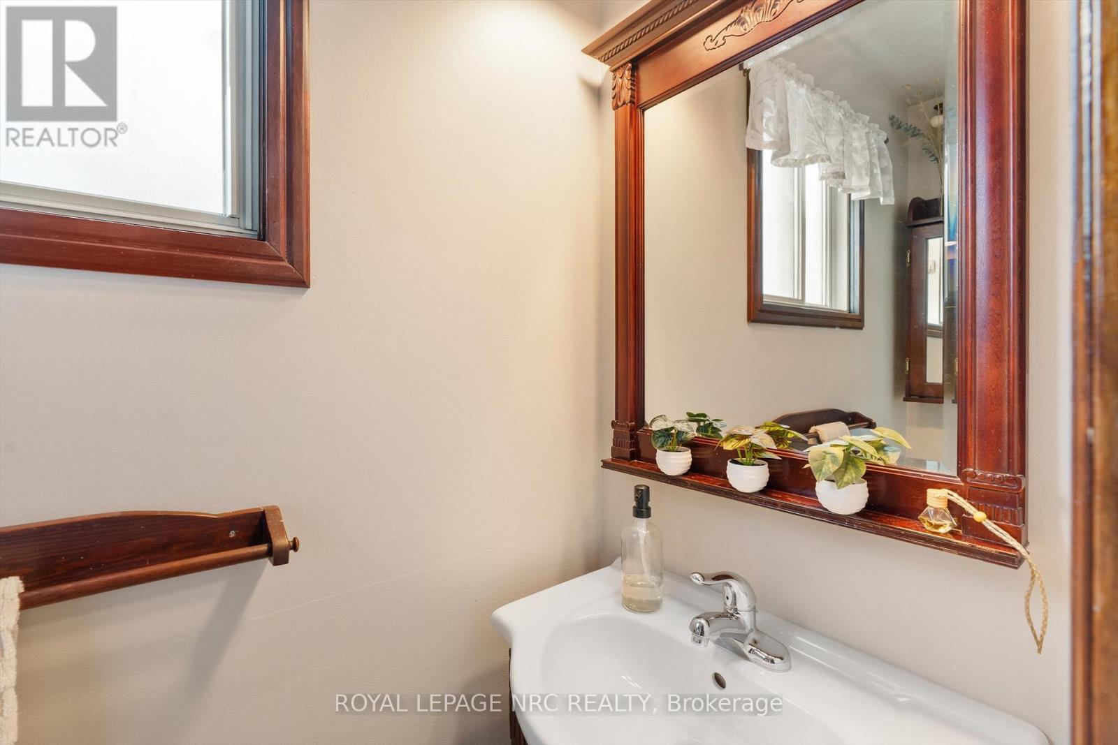 163 Pine Street S, Thorold, Ontario  L2V 3M5 - Photo 11 - X12944578