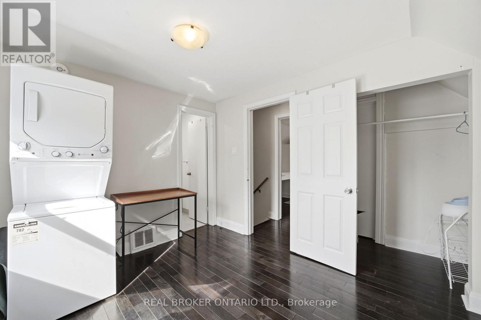 Upper - 24 Glenburn Avenue, Toronto, Ontario  M4B 2X2 - Photo 18 - E12943736