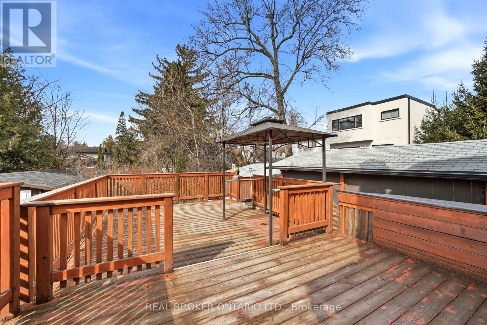 Upper - 24 Glenburn Avenue, Toronto, Ontario  M4B 2X2 - Photo 19 - E12943736