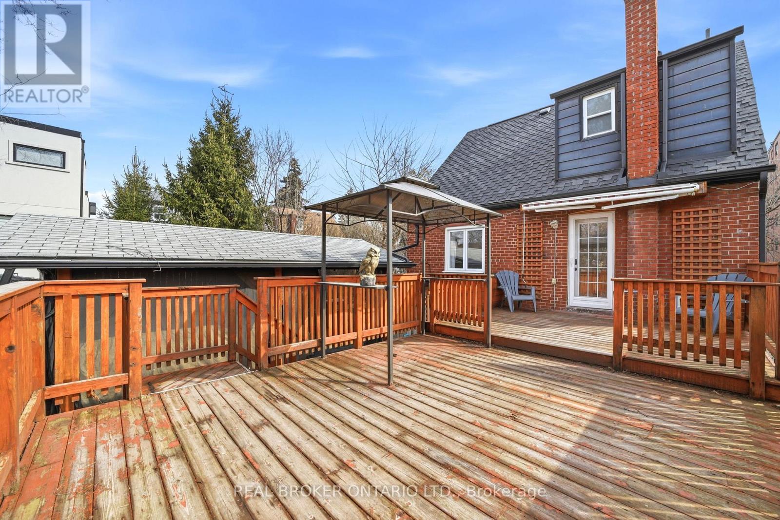 Upper - 24 Glenburn Avenue, Toronto, Ontario  M4B 2X2 - Photo 20 - E12943736